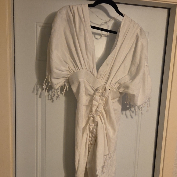 Elegant White Midi Dress - Picture 1 of 7